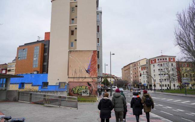 Exterior del edificio en la actualidad en el que apenas quedan restos del mural