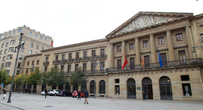 Fachada del Palacio de Navarra