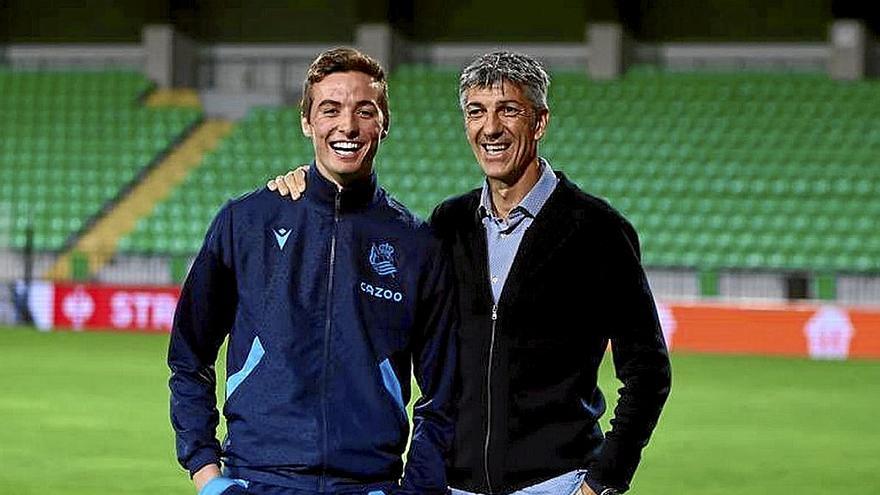 Imanol y Pacheco, en el estadio en el que la Real se medirá hoy al Sheriff en Chisinau. | FOTO: R.S.