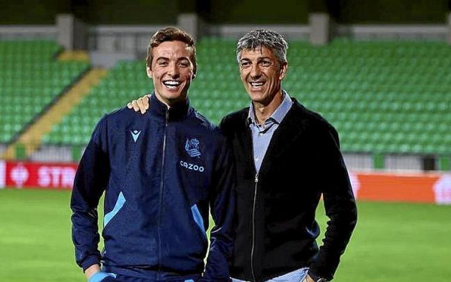 Imanol y Pacheco, en el estadio en el que la Real se medirá hoy al Sheriff en Chisinau. | FOTO: R.S. Imanol y Pacheco, en el estadio en el que la Real se medirá hoy al Sheriff en Chisinau. | FOTO: R.S.
