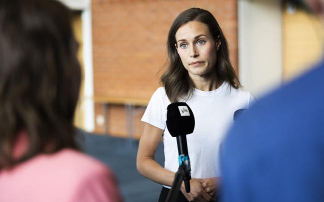 Sanna Marin, ofreciendo explicaciones.