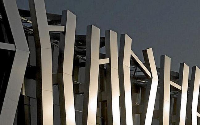 Edificio Vital, en Salburua. | FOTO: EFE Edificio Vital, en Salburua. | FOTO: EFE