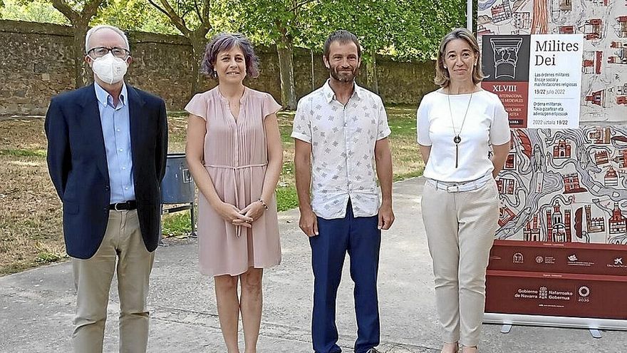 Joaquim Llansó, director del Servicio de Archivos; la consejera de Cultura, Rebeca Esnaola; el alcalde de Estella, Koldo Leoz; y la coordinadora de la SIEM, Julia Pavón.