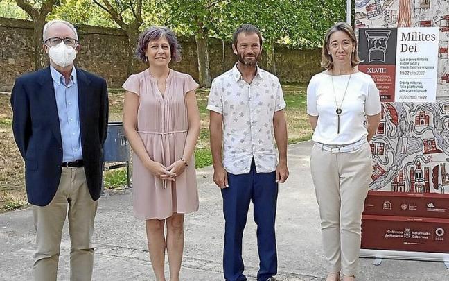 Joaquim Llans&oacute;, director del Servicio de Archivos; la consejera de Cultura, Rebeca Esnaola; el alcalde de Estella, Koldo Leoz; y la coordinadora de la SIEM, Julia Pav&oacute;n.