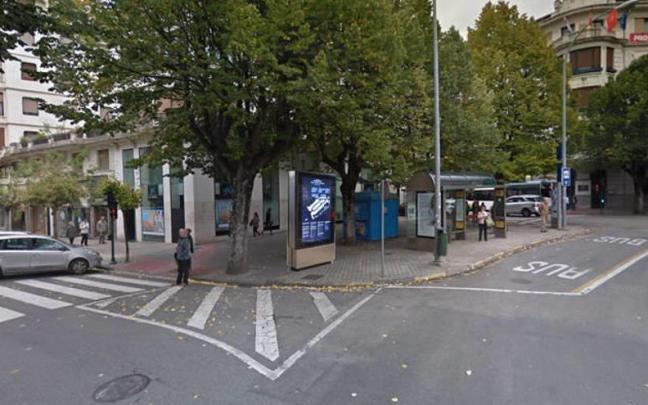 Recreaci&oacute;n de un mupis digital en la intersecci&oacute;n entre Pr&iacute;ncipe de Viana y Avenida San Ignacio.