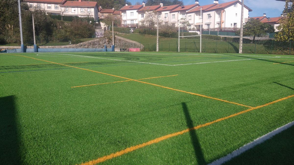 Campo de f&uacute;tbol y rugby de Puio .