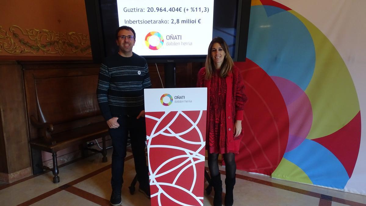 Igartua y Elorza en la presentación de la propuesta presupuestaria del Gobierno municipal para 2023.