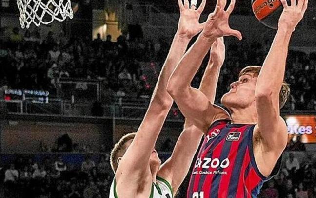 Kotsar intenta anotar durante la victoria cosechada el pasado domingo ante el Joventut.