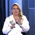 Carlota Corredera presentando '&iquest;Qui&eacute;n es mi padre?'.