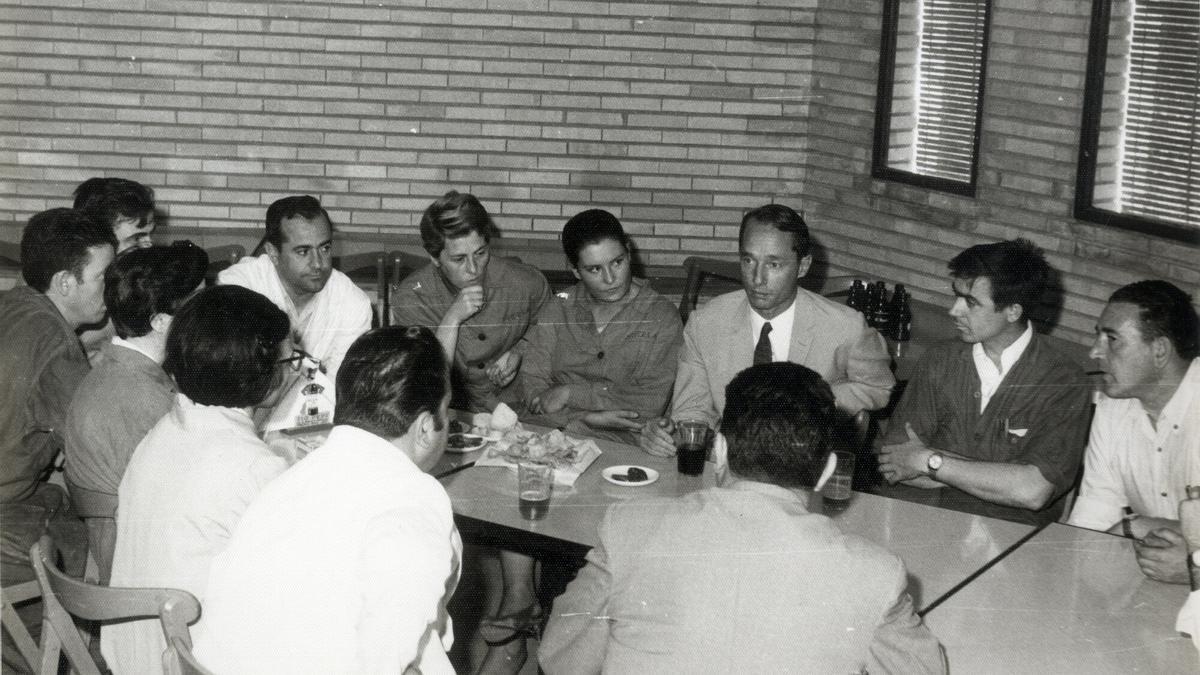 Reunión con varios trabajadores de PIHER.