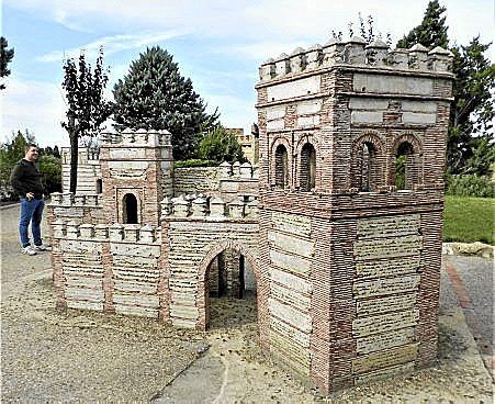 Puerta de Medina de Madrigal.