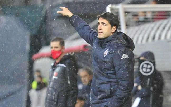 Iñigo Vélez de Mendizabal, con el Amorebieta.