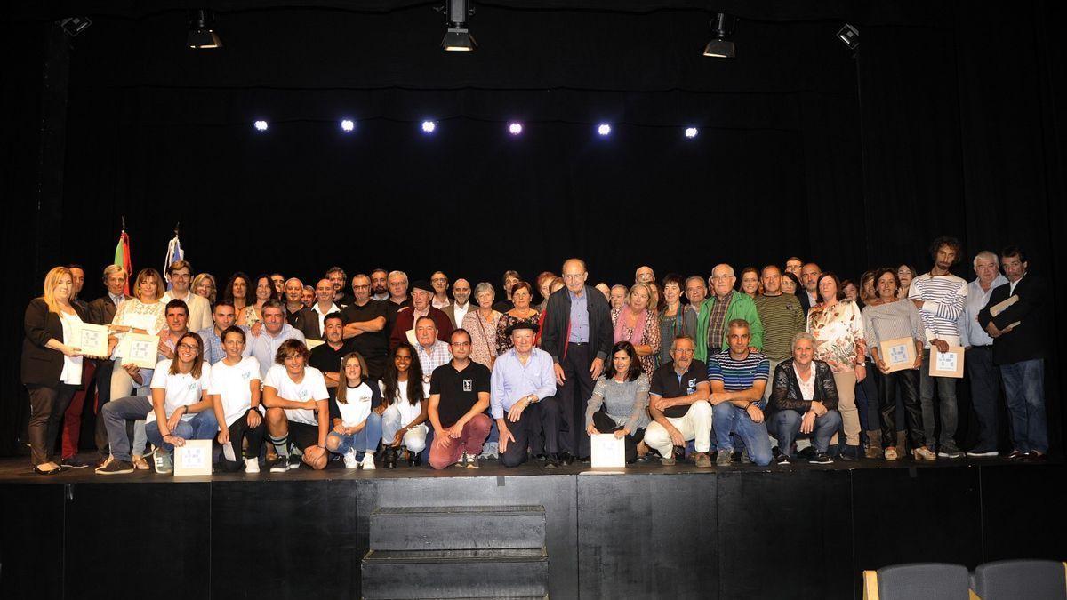 Imagen de archivo en Mungia de una foto de familia con todos los premiados de una edición anterior