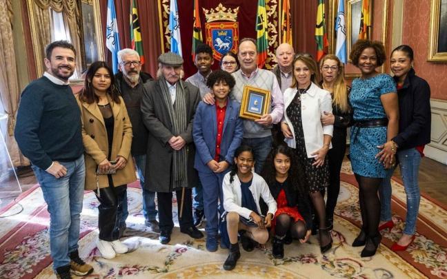 El alcalde y miembros de la Corporaci&oacute;n participan en la entrega del XXI Haba de Oro que otorga la Asociaci&oacute;n Cabalgata Reyes Magos Pamplona