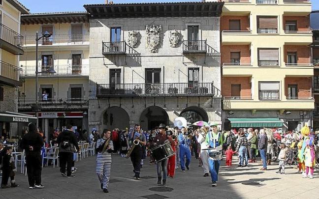 Deba, que disfruta también de la alegría del Carnaval, ya cuenta con nuevo prespuesto para 2023. Deba, que disfruta también de la alegría del Carnaval, ya cuenta con nuevo prespuesto para 2023.