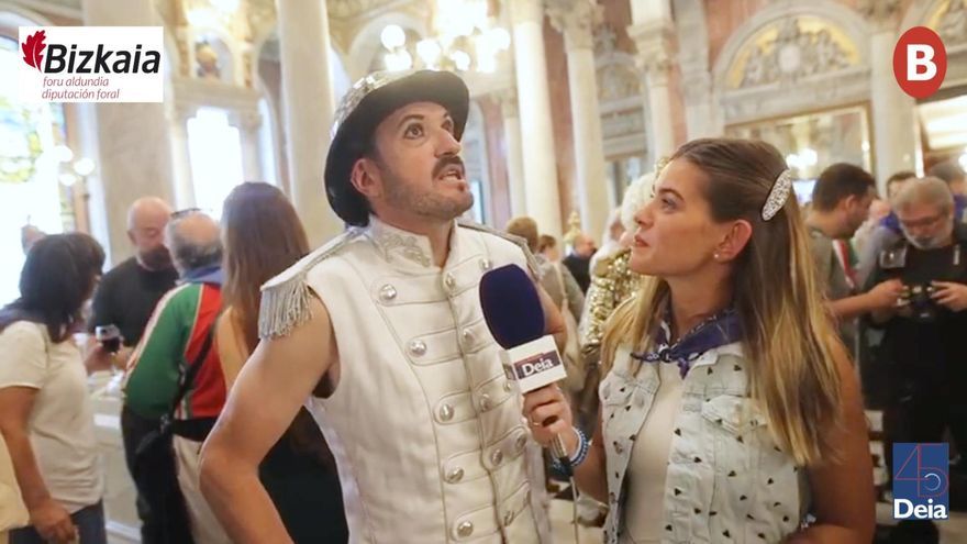 Declaraciones de Holex durante la recepción a la sociedad bilbaína en el Ayuntamiento