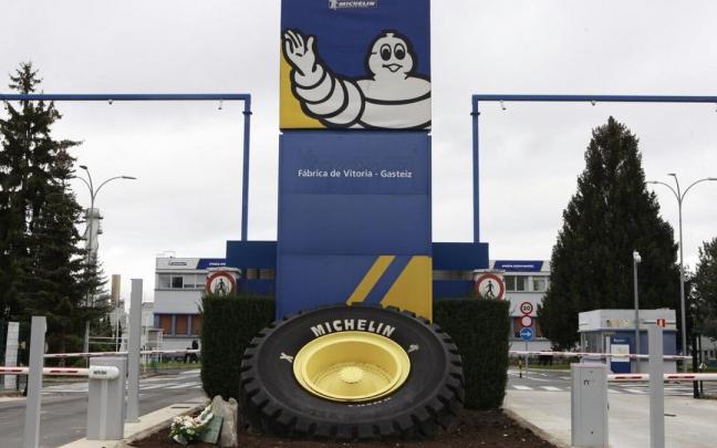 Entrada a la planta de Michelin en Vitoria.