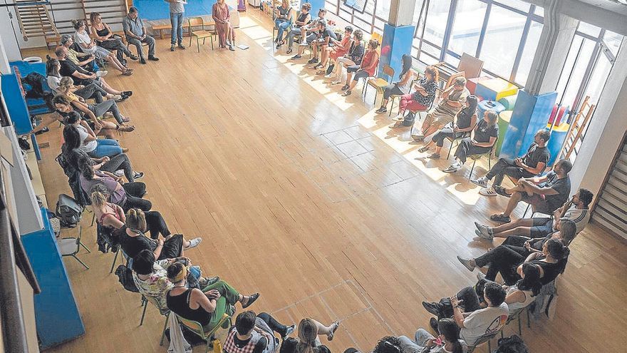 Son días de reuniones, trabajo en equipo, claustros y formación. El personal docente de los colegios Luis Elejalde y Niño Jesús se afana por preparar las clases para que todo esté a punto de cara a recibir a sus alumnos