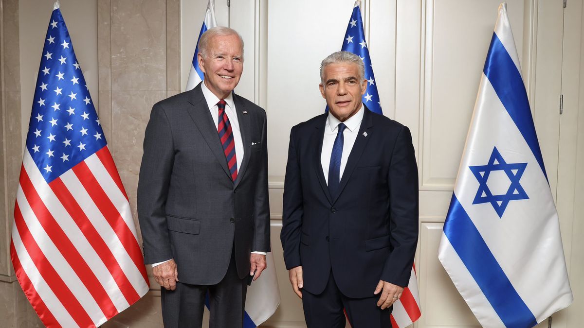 Joe Biden junto al primer ministro israelí Yair Lapid.