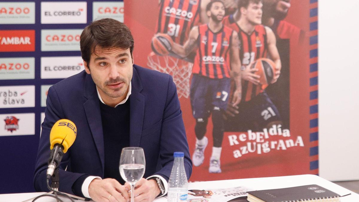 El director de Marketing del Baskonia, Roberto Polanco, durante la presentación de la campaña de abonos de media temporada