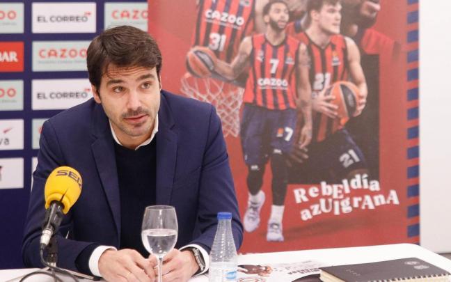 El director de Marketing del Baskonia, Roberto Polanco, durante la presentaci&oacute;n de la campa&ntilde;a de abonos de media temporada
