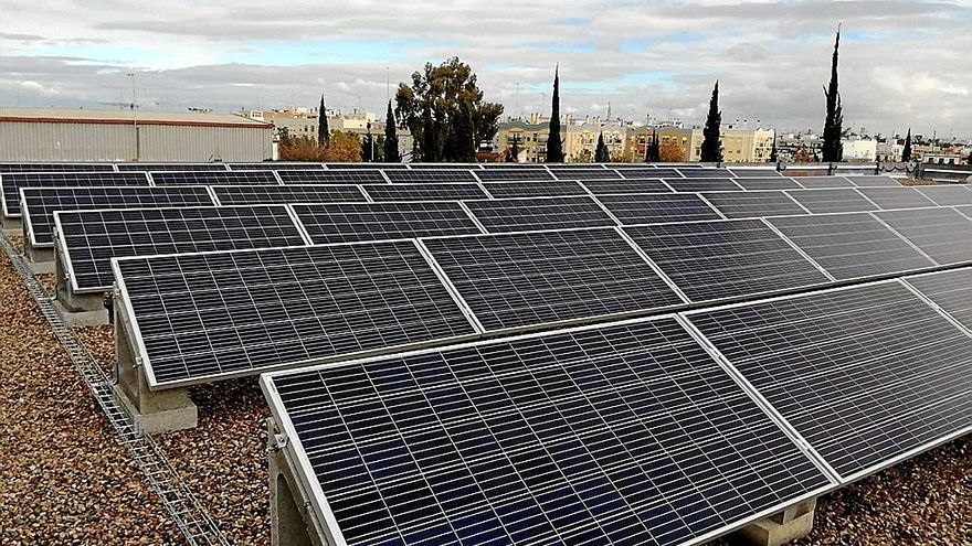 La instalación masiva de placas solares es una de las medidas que trata de impulsar la Unión Europea.