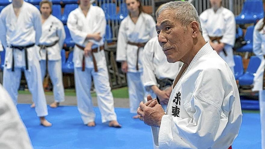 Yasunari Ishimi impartiendo una de sus clases sobre el tatami. | FOTO: N.G.