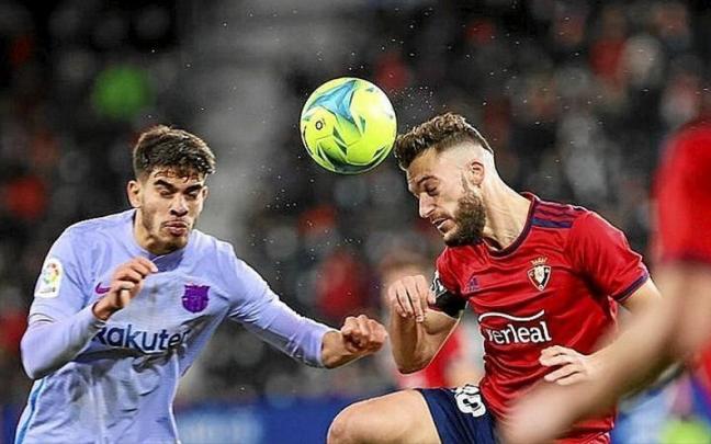 Abde y Roberto Torres, en el partido en El Sadar de la pasada temporada.