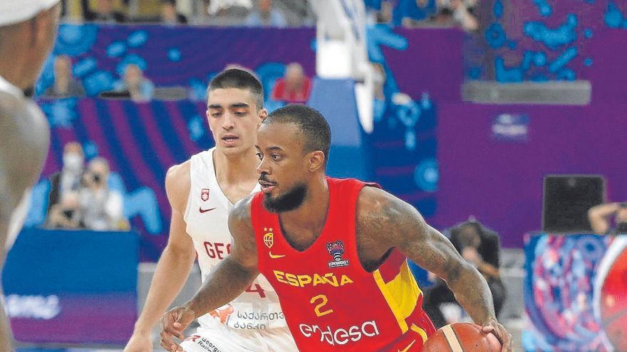 Lorenzo Brown, dirigiendo el ataque de España en el partido contra Georgia. | FOTO: EFE