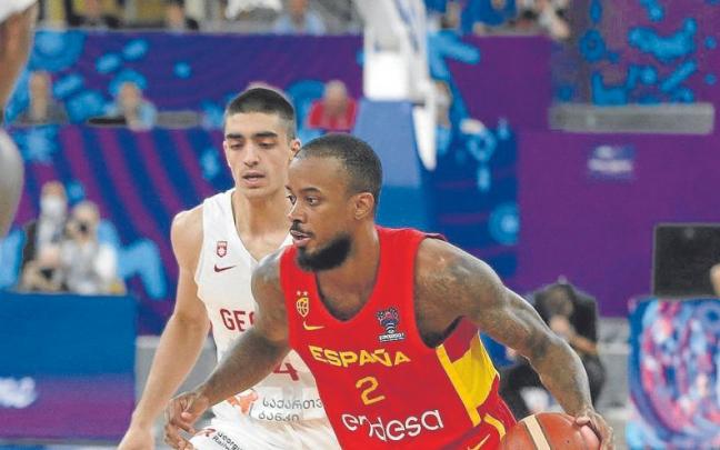Lorenzo Brown, dirigiendo el ataque de España en el partido contra Georgia. | FOTO: EFE