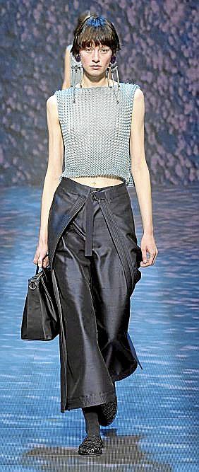 Top verde agua de Armani.