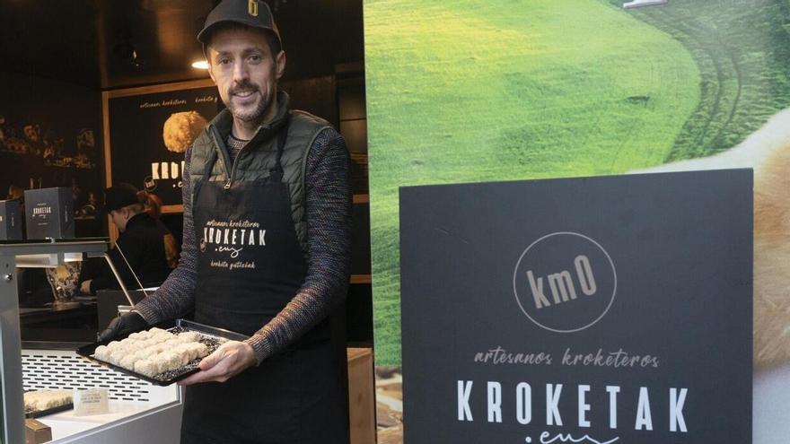 Patxi Ruiz de Samaniego en su puesto de Kroketak.eus