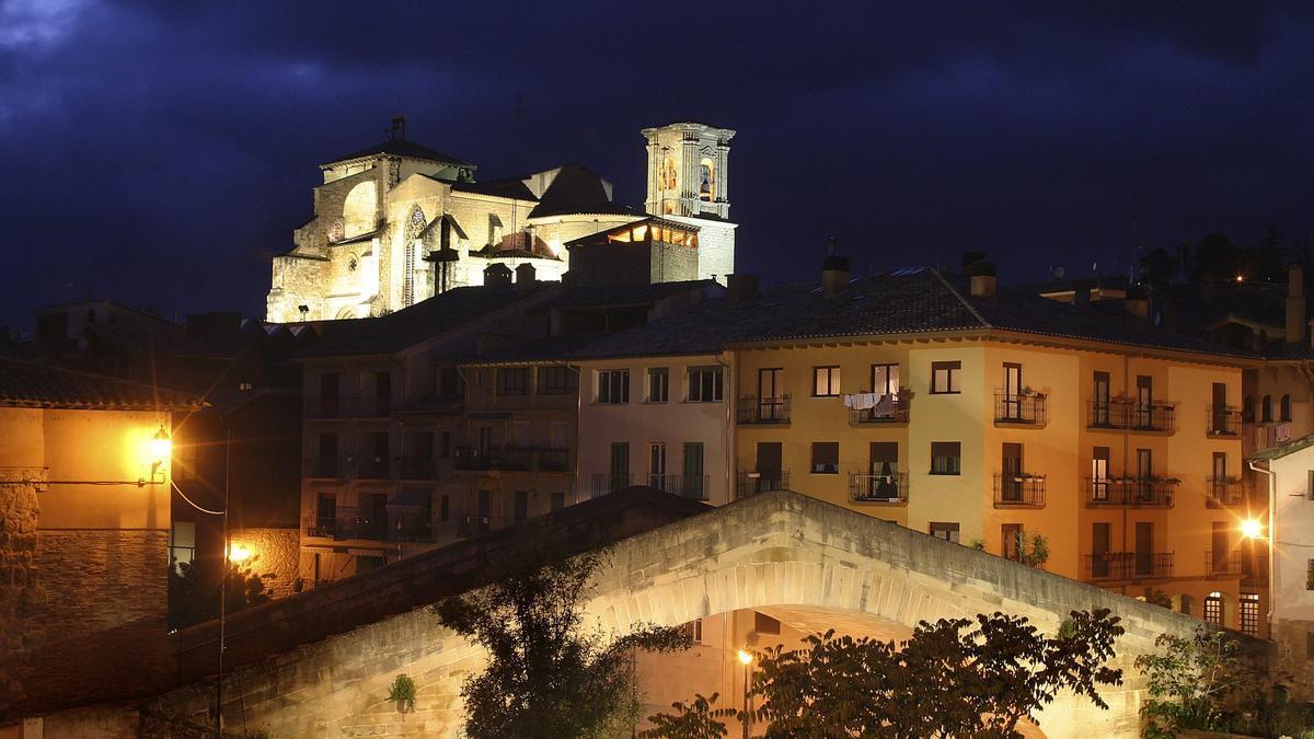 Vista de la Iglesia de San Miguel en Estella-Lizarra.