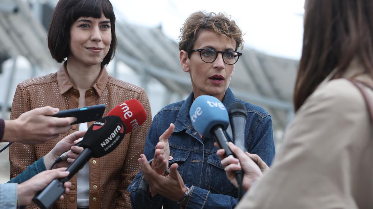 La Presidenta Chivite atiende a los medios junto a la ministra Morant.