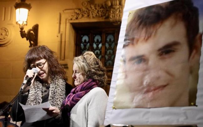 Zuriñe Izko, madre de Lukas Agirre, durante su intervención en el homenaje.