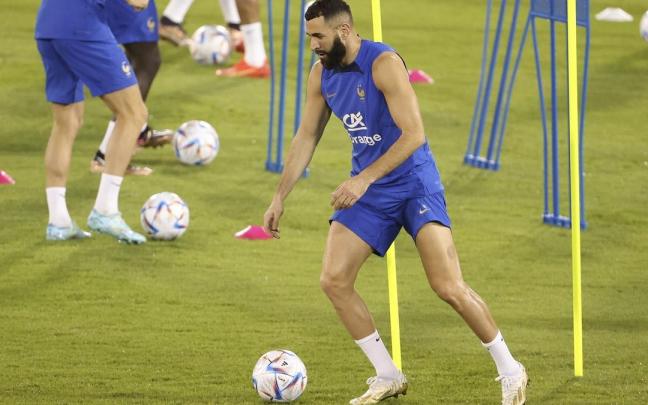 Benzema se lesionó durante el entrenamiento con Francia de este sábado.