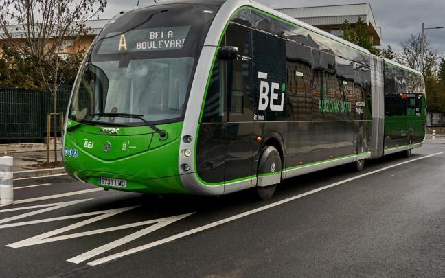 Veh&iacute;culo del BEI a la altura de Mendizorrotza