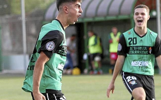 Andoni Sánchez celebra con rabia su gol en el partido de ayer. | FOTO: UNAI BEROIZ