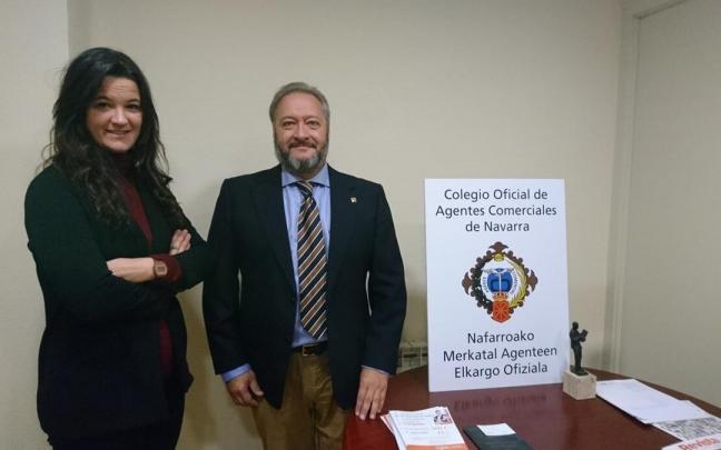 Celia Santesteban y Jesús Herias (presidente del COAC), en la sede del colegio en la Comunidad Foral, ubicado en la avda Carlos III, 42, en Pamplona. Celia Santesteban y Jesús Herias (presidente del COAC), en la sede del colegio en la Comunidad Foral, ubicado en la avda Carlos III, 42, en Pamplona.