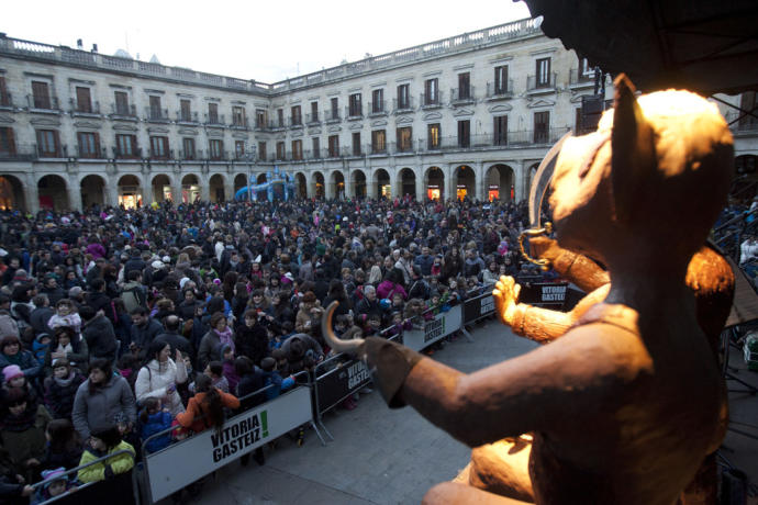 ¿Qué colegios de Vitoria se han llevado los dos cerdos de chocolate de San Antón Txiki?