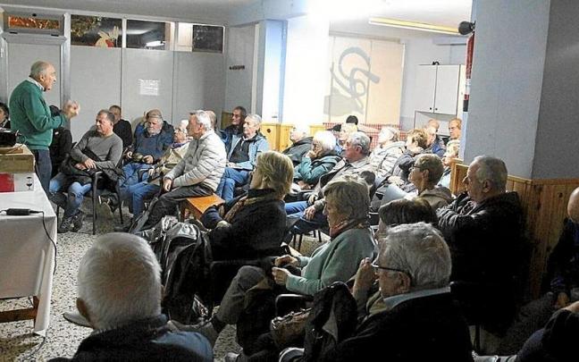 Txema Ruiz, en la charla que ofreció en Kexaldi. | FOTO: N.G. Txema Ruiz, en la charla que ofreció en Kexaldi. | FOTO: N.G.