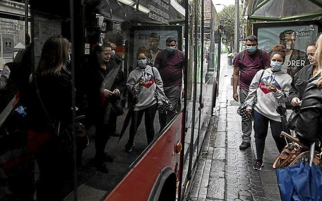 El transporte urbano también entrará en el programa de descuentos. | FOTO: B. GUERRERO