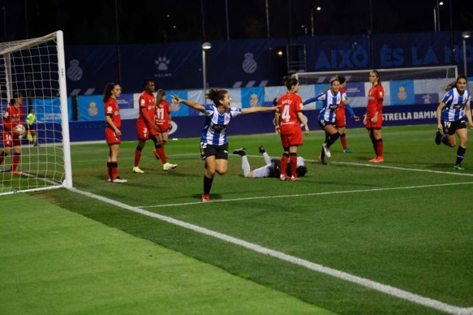 Celebración del gol por parte del Espanyol frente a las Gloriosas.