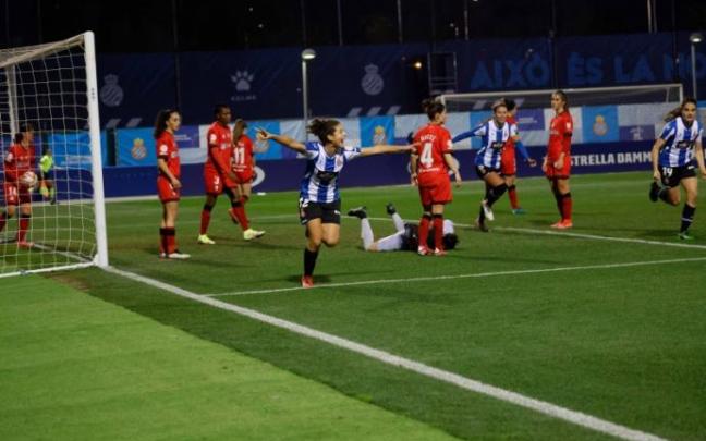 Celebración del gol por parte del Espanyol frente a las Gloriosas.