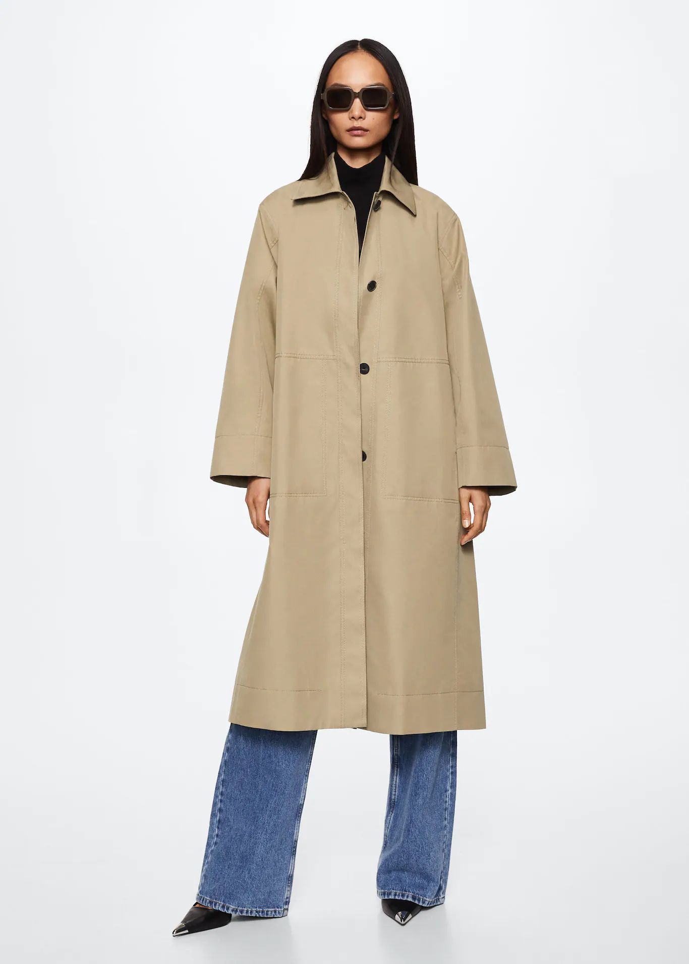 Gabardina beige.