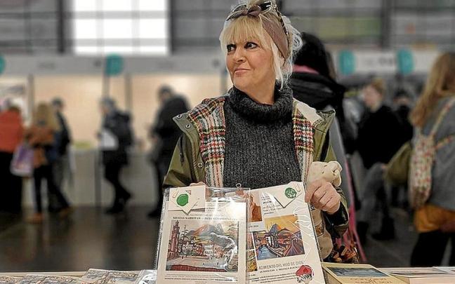 La biógrafa del autor, la filóloga y documentalista Marian Díaz Gorriti, en la Azoka de Durango. | FOTO: I.G. La biógrafa del autor, la filóloga y documentalista Marian Díaz Gorriti, en la Azoka de Durango. | FOTO: I.G.