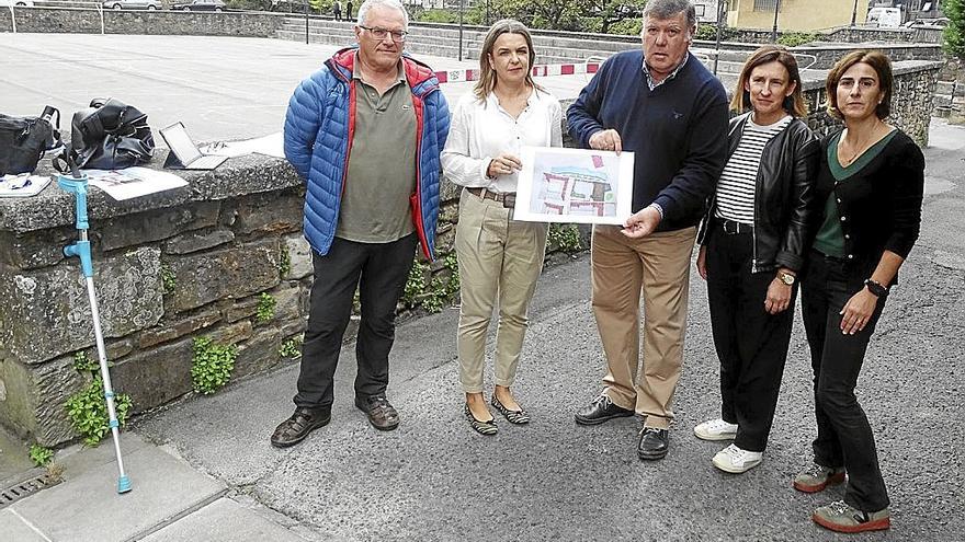 Concejales del grupo municipal del PNV, ayer en Olaitturri, donde plantean construir la musika eskola.