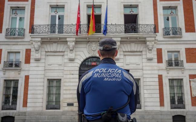 Los agentes detuvieron al hombre en su domicilio de Puente de Vallecas. Los agentes detuvieron al hombre en su domicilio de Puente de Vallecas.