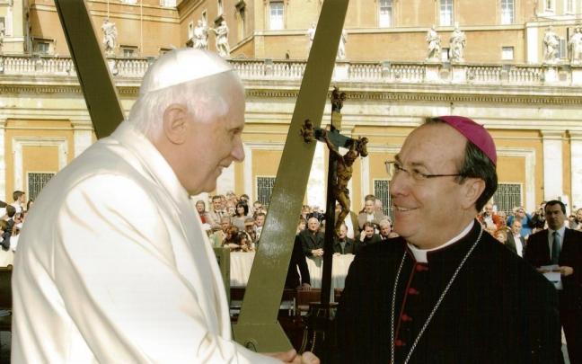 Pérez durante un encuentro con el Papa Benedicto XVI en 2007