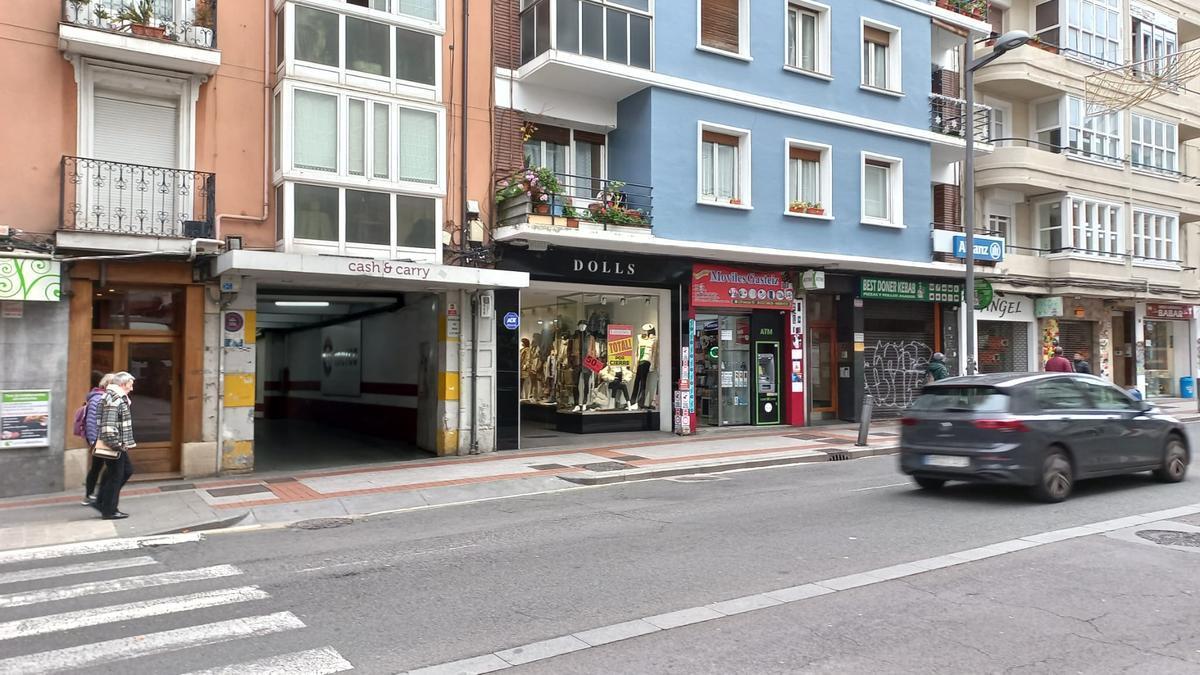 Adiós a una tienda de ropa que cierra en la calle Francia